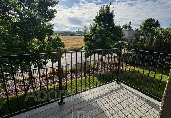 2529 GREENWOOD LN