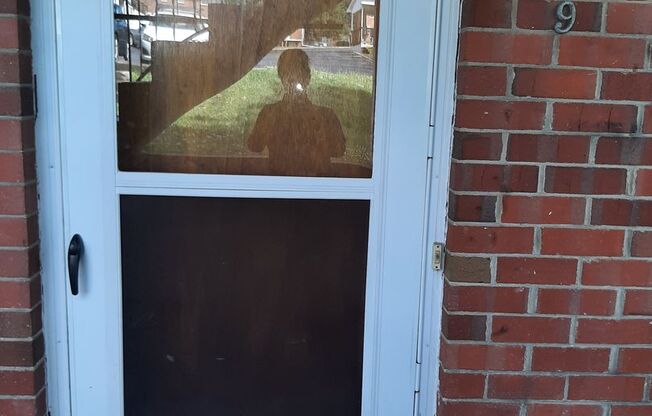 2 beds, 1 bath, 903 sqft, $1,140, Unit M-9