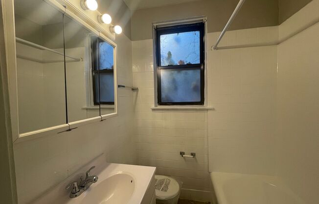 Studio, 1 bath, 400 sqft, $1,195, Unit 105
