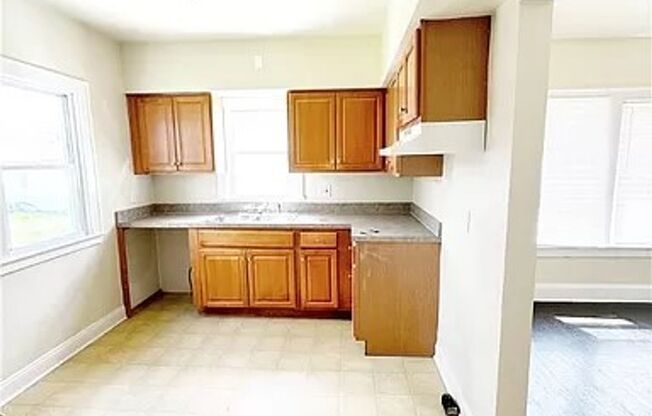 3 beds, 1 bath, $1,908