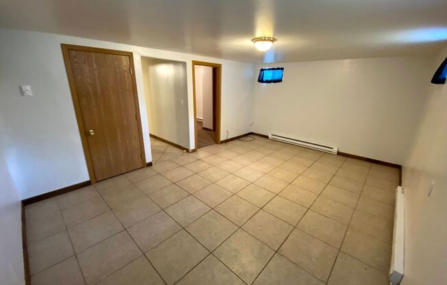 2 beds, 1 bath, 1,000 sqft, $700, Unit 834-B