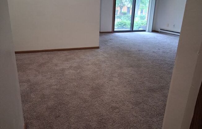 1 bed, 1 bath, 750 sqft, $1,350, Unit 8125-8125J