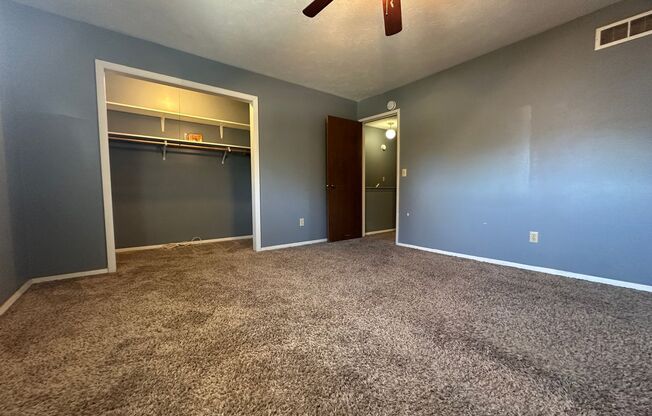 2 beds, 1.5 baths, $1,099, Unit 4