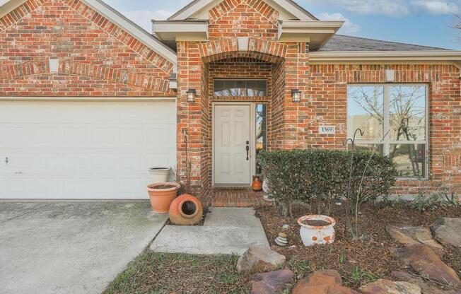 1369 TREE TOP DR