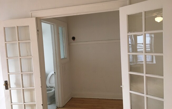 Studio, 1 bath, $875, Unit 37