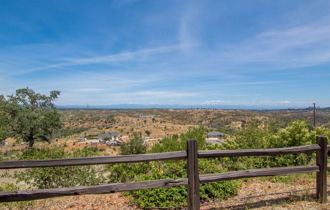 Home on Top of Hill with 360 Views!