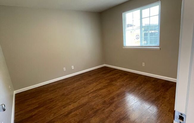 2 beds, 1 bath, 945 sqft, $1,575, Unit 052