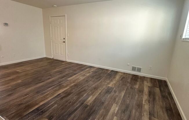 1 bed, 1 bath, 700 sqft, $1,100, Unit 5496-B