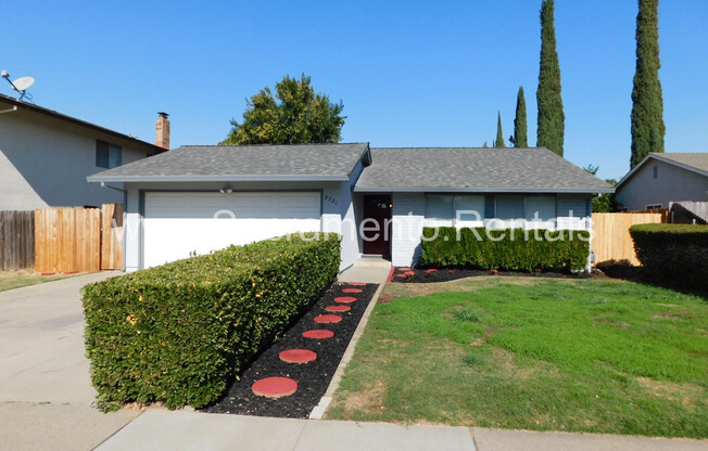 Beautiful 4bd/2ba Rosemont Home with 2 Car Garage