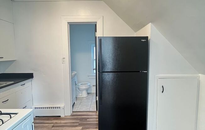 Studio, 1 bath, 450 sqft, $642, Unit Unit 3