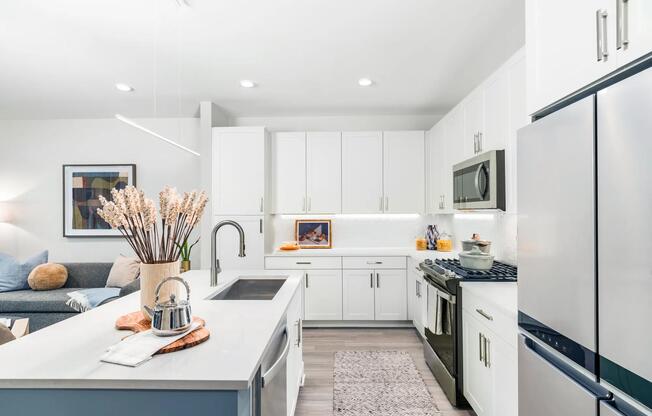 Our gourmet kitchens feature stunning quartz countertops, custom cabinetry with under-cabinet lighting, and sleek pulls—perfect for your culinary adventures. Discover your dream kitchen in the heart of Houston today!