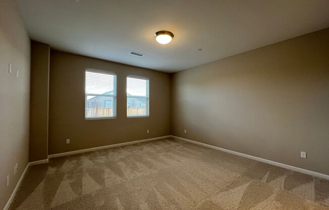 Modern 4/2.5 Townhome in Minden