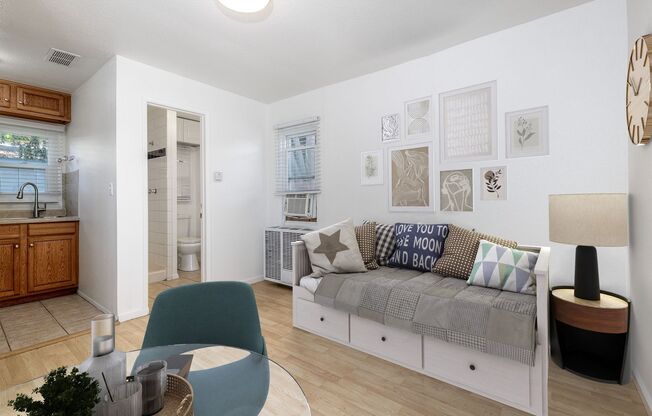 San Diego Two Weeks FREE PRIVATE DETACHED STUDIO • PRIVATE FENCED YARD • GOLDEN HILL