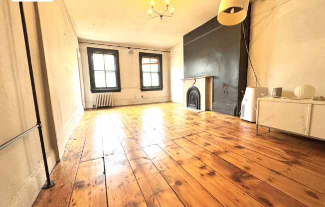 327 W 18 ST
