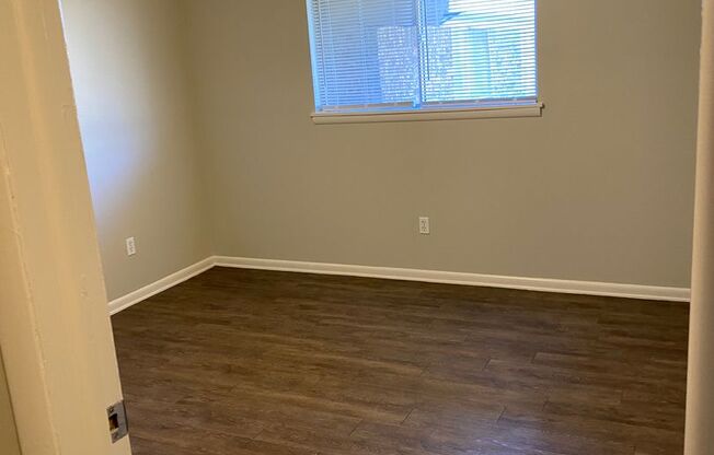 2 beds, 1 bath, 728 sqft, $750, Unit D4