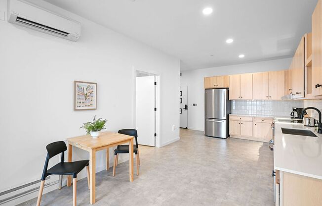 1 bed, 1 bath, 703 sqft, $1,750, Unit 215