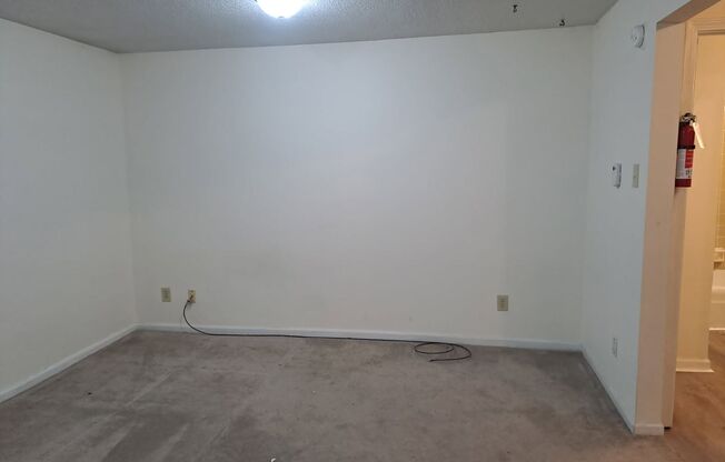 AVAILABLE 6/20/2025 -- 1BR/1BA Apartment at 1026 Southpark Unit 1B - close to Colleges and amenities
