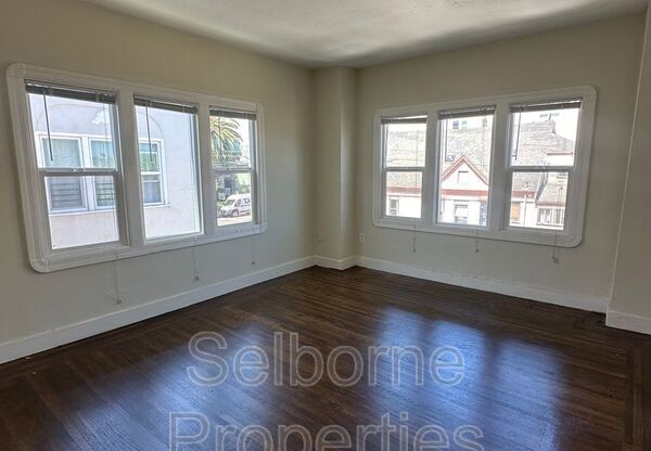 1011 E 22 ST