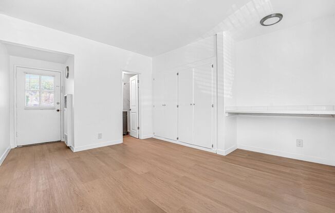 10900-10902 Santa Monica Blvd, prime Westwood!