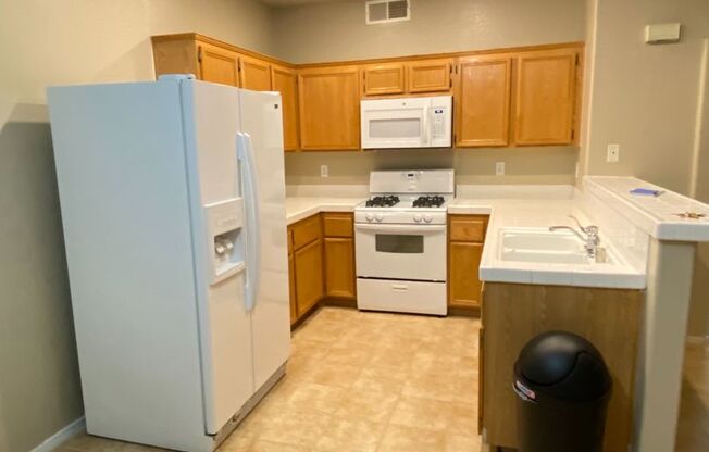 BEAUTIFUL 1BEDROOM/ 1 BATHROOM CONDO IN GREEN VALLEY!