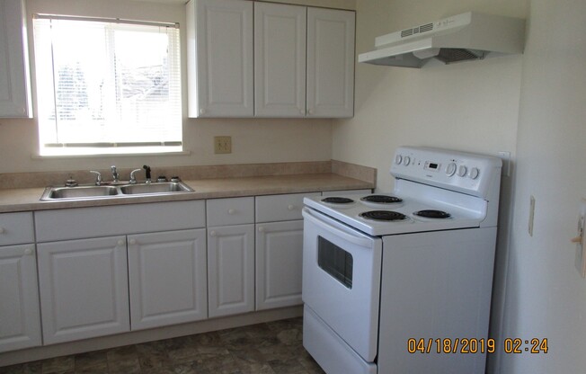 2 beds, 1 bath, $950, Unit SCHE21