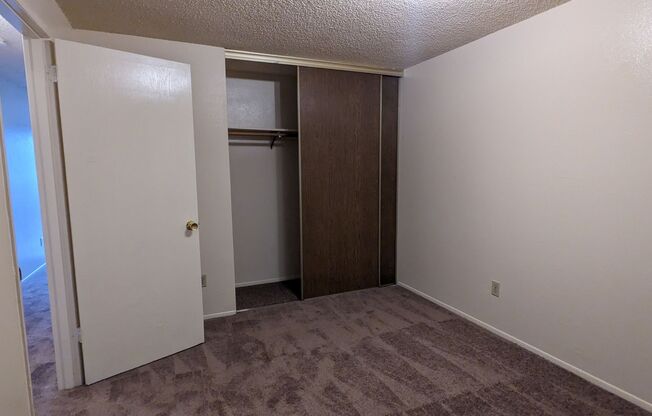 2 beds, 1 bath, 717 sqft, $1,375, Unit 19