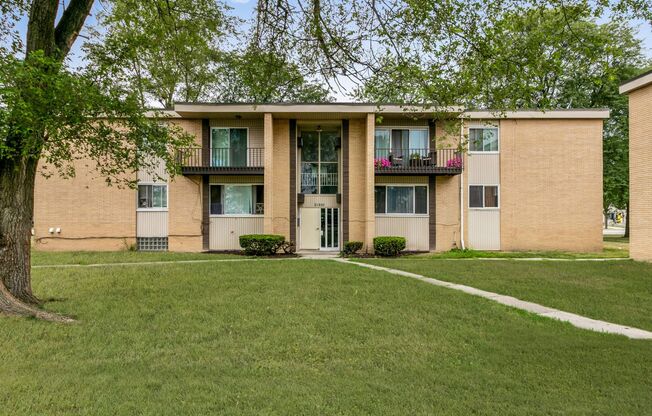 2 beds, 1 bath, 938 sqft, $1,400, Unit 21880 Coolidge - 203