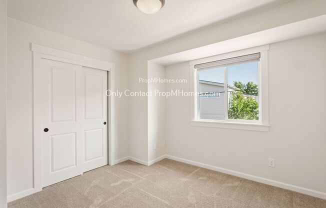 2 beds, 1.5 baths, $1,949, Unit 7712 SE Washington Street