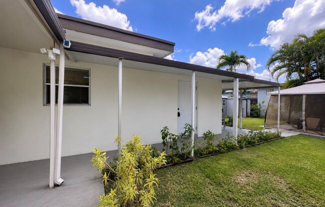 1041 NW 32 PL