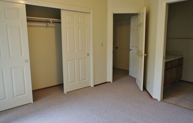 3 beds, 2 baths, $2,800, Unit B