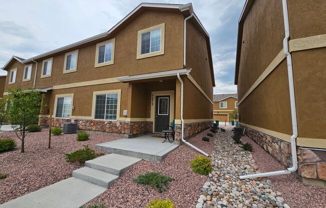 3 bed-3 bath Townhome with AC!!!