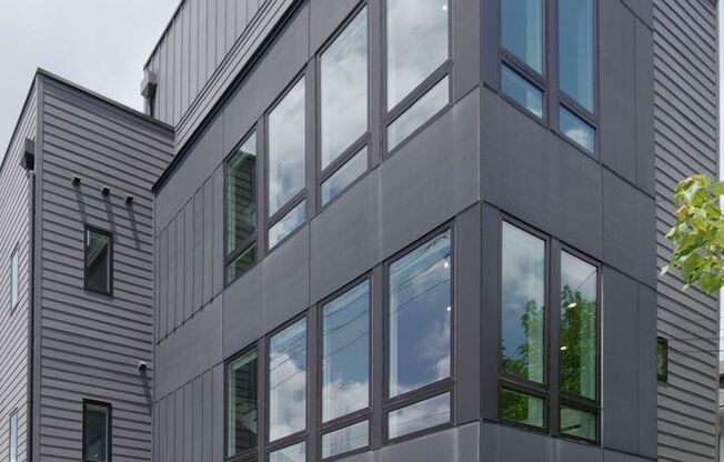 Luxury Townhouse in Boutique Community