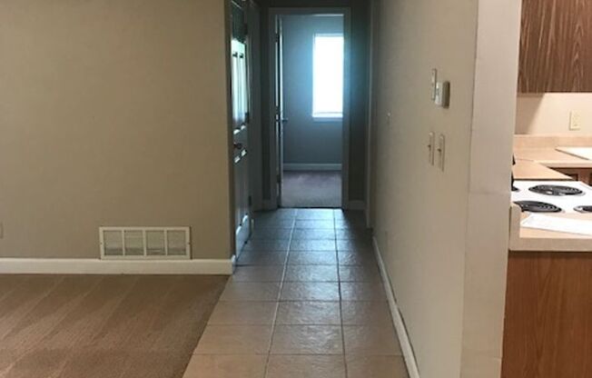 2 beds, 1 bath, $964