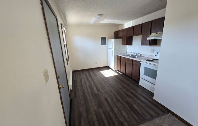 2 beds, 1 bath, 900 sqft, $795, Unit 2