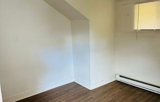 1 bed, 1 bath, $1,095, Unit 1st Floor Right