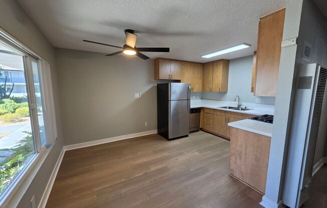 2 beds, 1 bath, 950 sqft, $3,075, Unit 4720-12