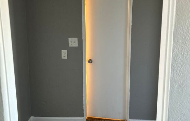 2 beds, 1 bath, 750 sqft, $1,070, Unit B05 1038 17