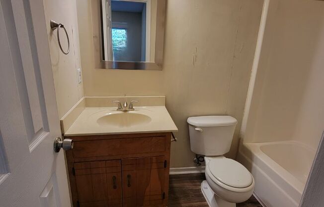 1 bed, 1 bath, 675 sqft, $975, Unit 210 P