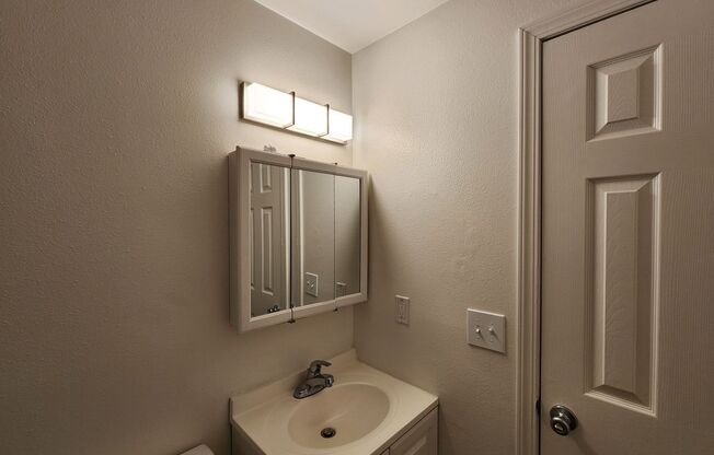 2 beds, 1 bath, 710 sqft, $1,100, Unit HH340