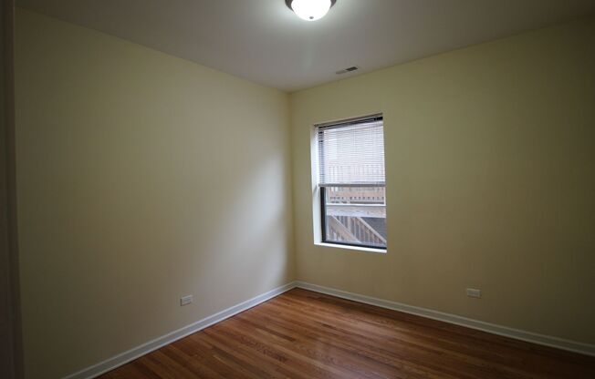 2 beds, 1 bath, $1,800, Unit 4750 #1W