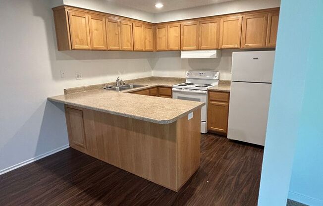 2 beds, 1 bath, 905 sqft, $1,550, Unit 068