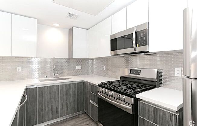 Make this Modern Townhouse in Westchester your new home!
