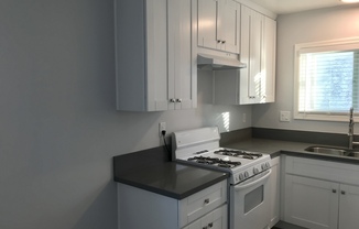 2 beds, 1 bath, $2,300, Unit 4