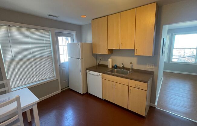 1 bed, 1 bath, $1,200, Unit 3