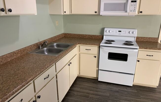 1 bed, 1 bath, 575 sqft, $1,165, Unit 56b