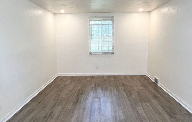 Updated 3 Bed, 1 Bath in Verona- Central Air and Huge Kitchen!!