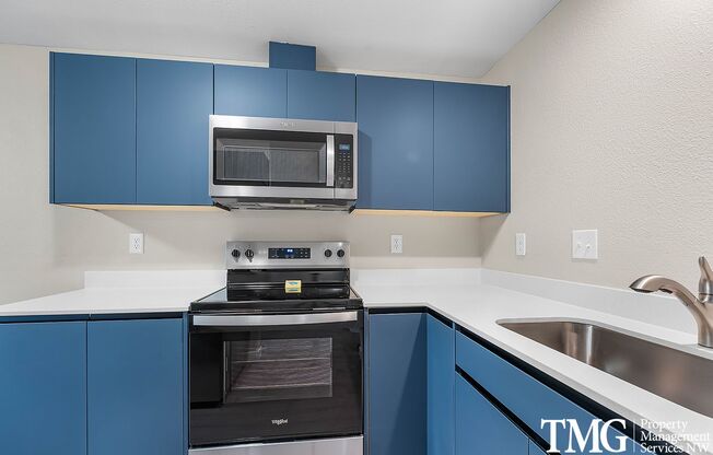 1 bed, 1 bath, 735 sqft, $1,565, Unit C34