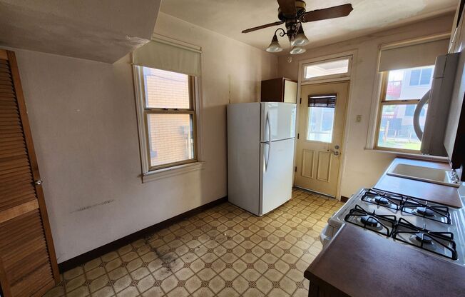 4 beds, 1 bath, $1,195