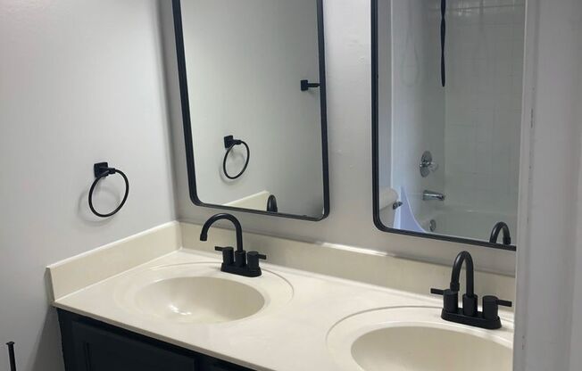 2 beds, 2 baths, 1,042 sqft, $1,474, Unit 5801B