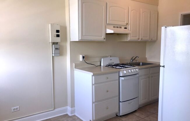 1 bed, 1 bath, $995, Unit 1104